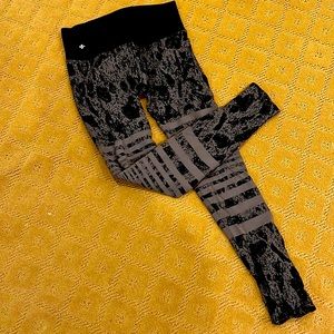 Nux workout leggings size S  black and grey